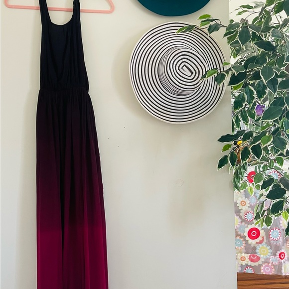 It’s very sexy Zara chiffon/dres w/slits on the side.Great for wedding,summer👗 - Picture 4 of 4
